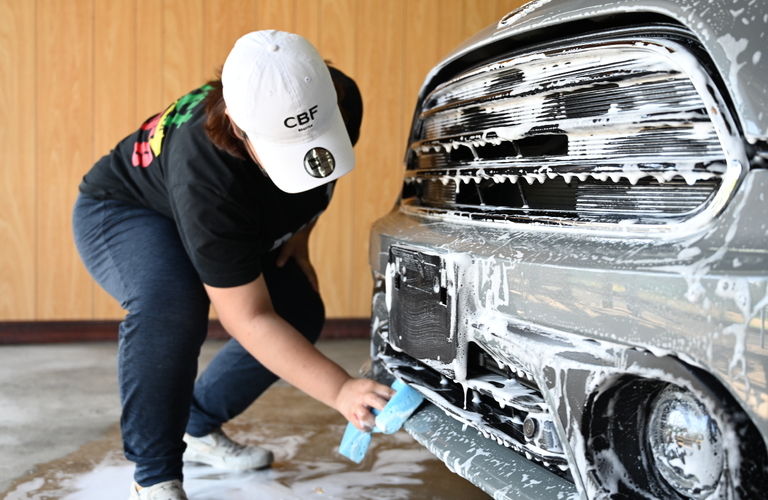 愛車を革命的に守る！手洗い洗車の魅力を解説