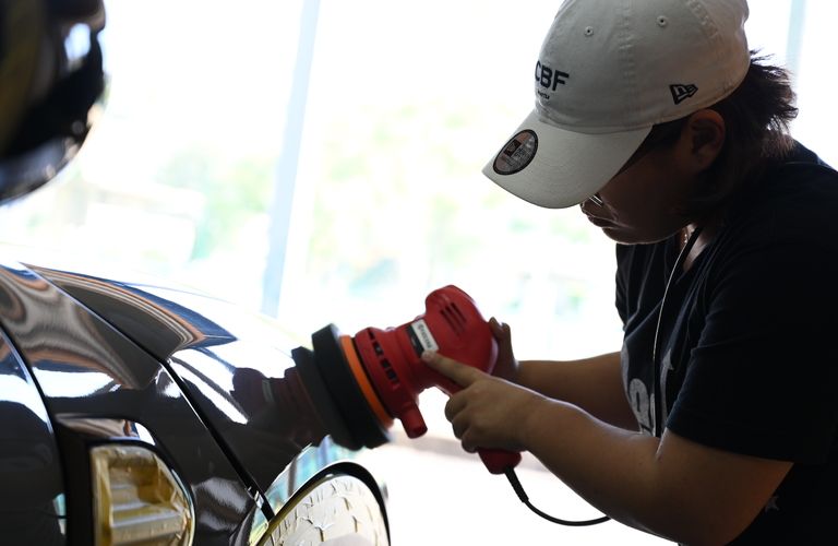 究極の輝き、自動車の至宝を手に入れよう！