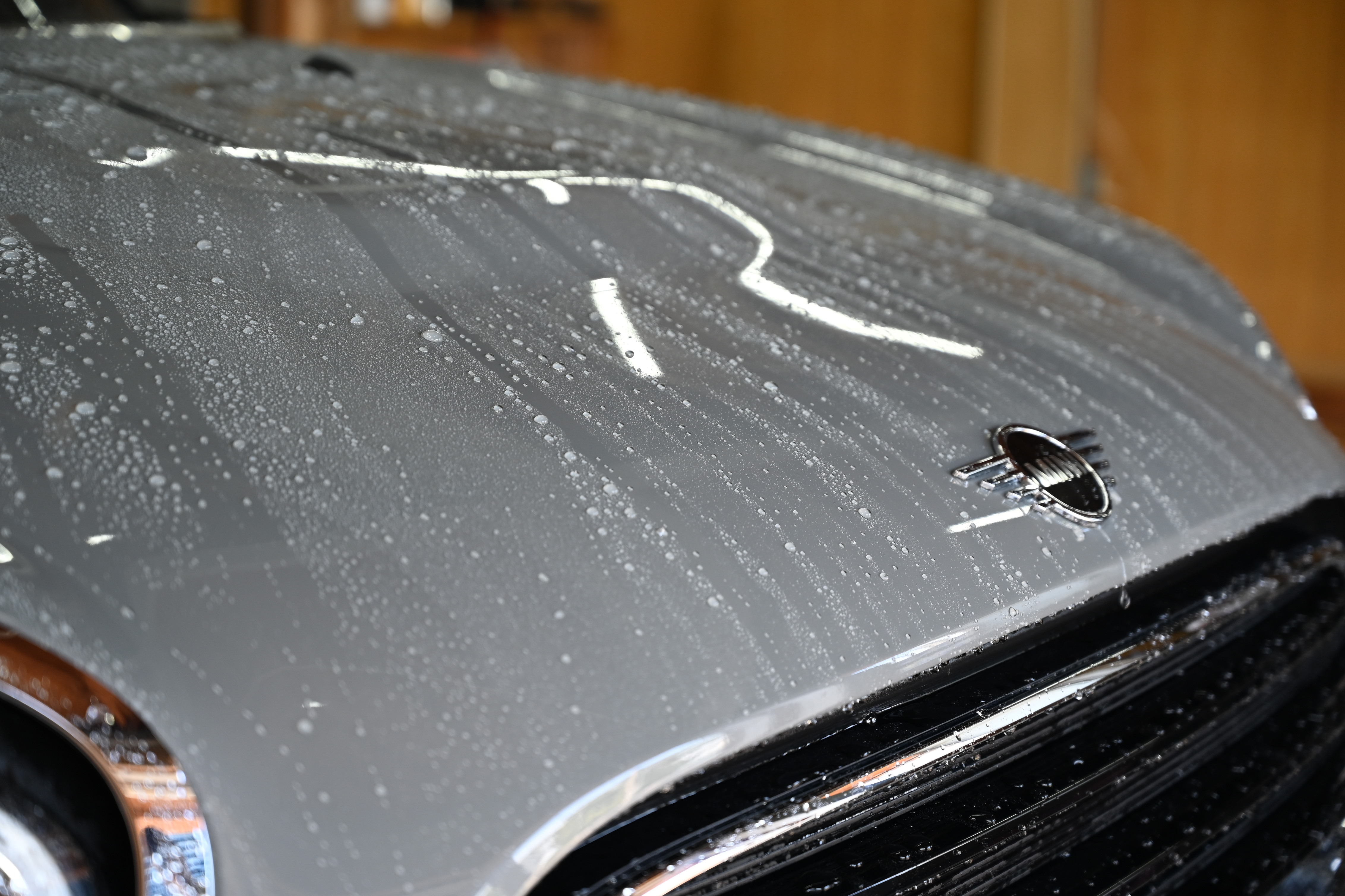 輝く車の秘密、長持ちする防汚コーティングで愛車を守る